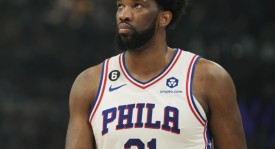 亚历山大篮球生涯璀璨：得分王、MVP、FMVP荣耀加冕